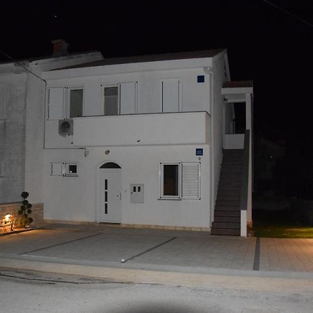 Apartment Bogdan 2 Povljana Exterior photo